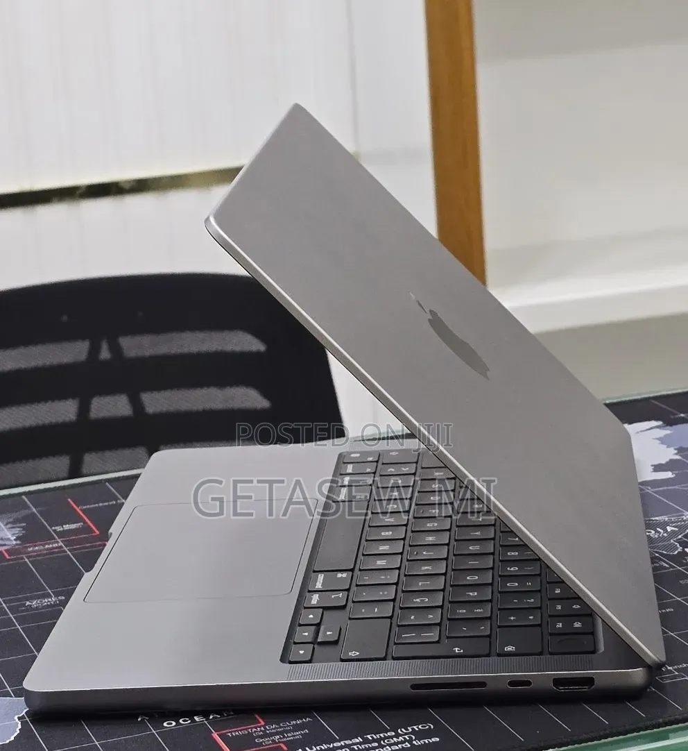 New Laptop Apple MacBook Pro 2021 M1 32GB Apple M1 Pro SSD 512GB