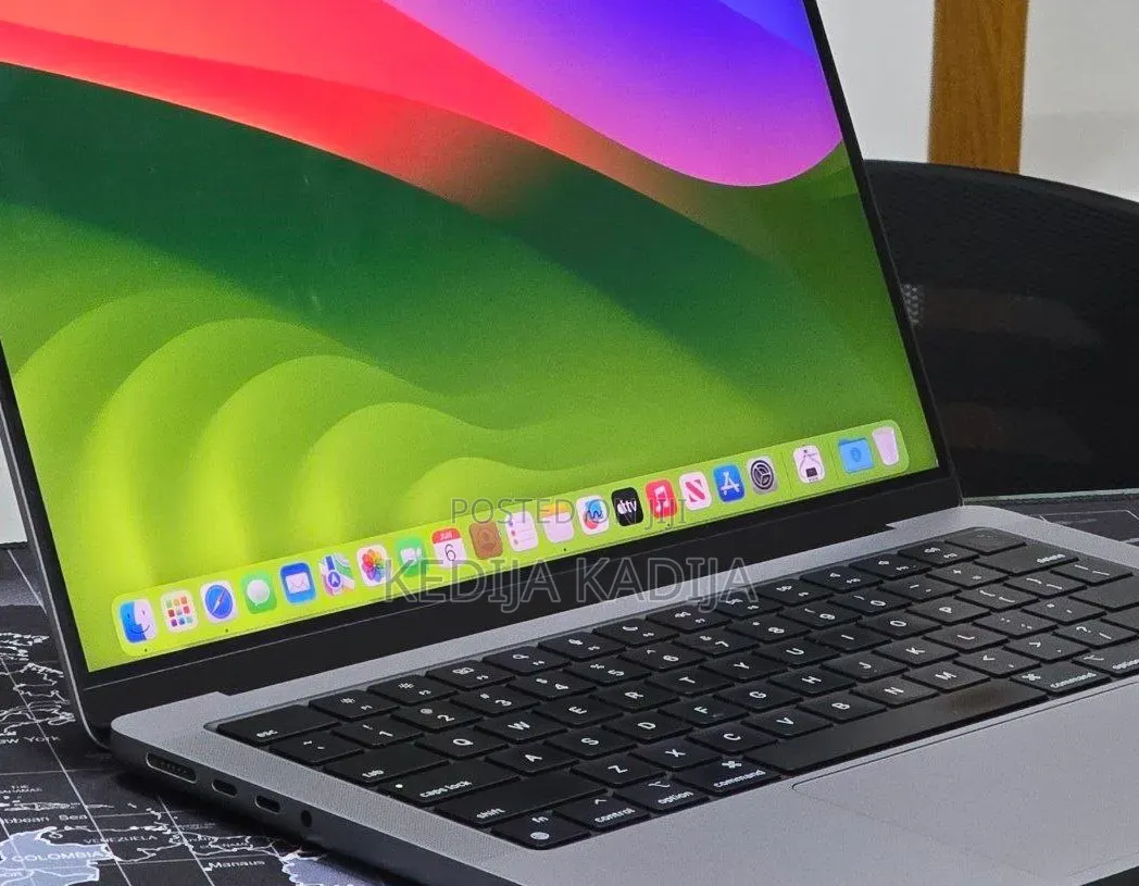 New Laptop Apple MacBook Pro 2024 M3 8GB Apple M3 SSD 512GB
