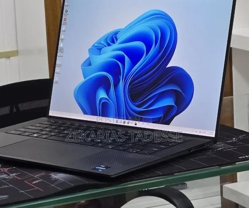 New Laptop Dell 16GB Intel Core i7 SSD 512GB