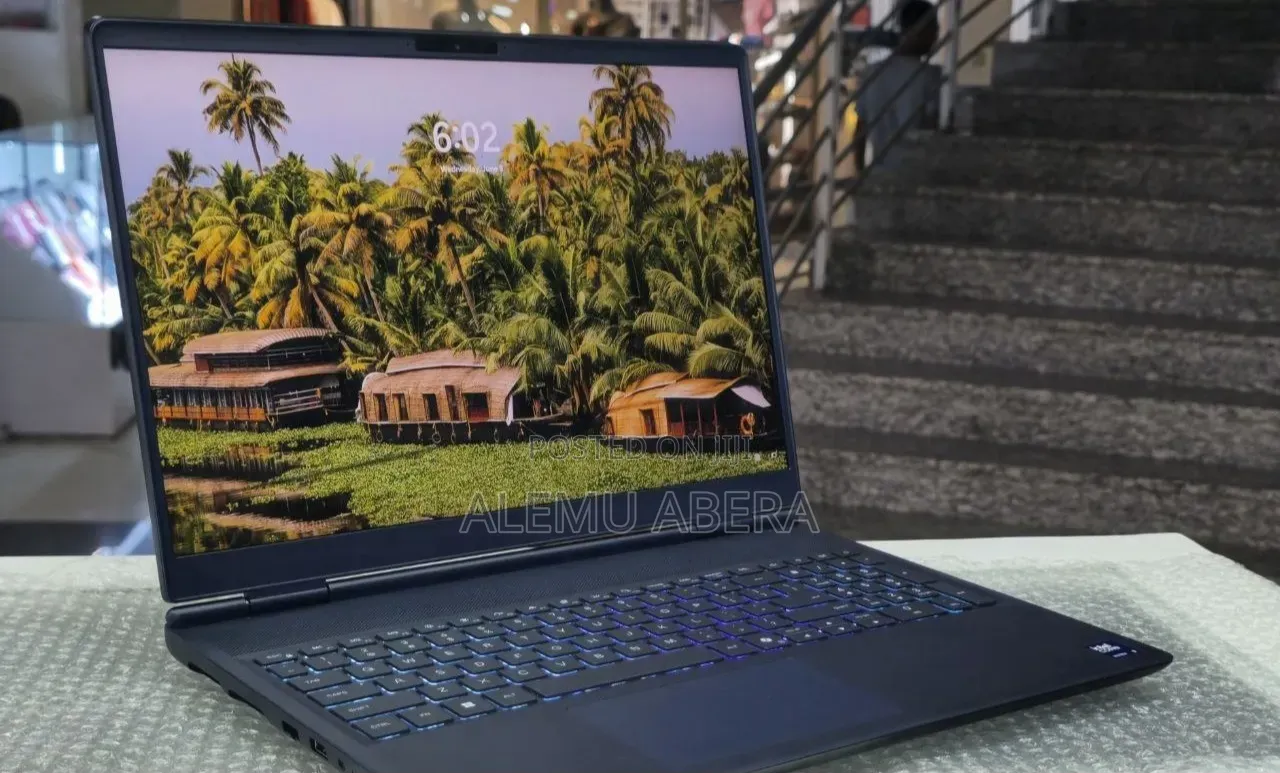 New Laptop Alienware X16 32GB Intel Core Ultra 9 SSD 1T