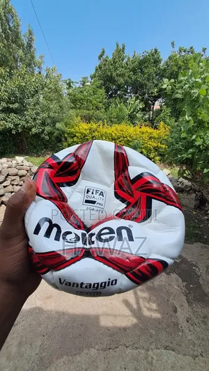 Molten የእግር ኳስ Ball