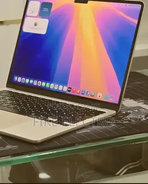 New Laptop Apple MacBook Air 2022 M2 16GB Apple M2 SSD 256GB