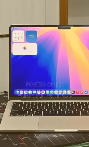 New Laptop Apple MacBook Air 2022 M2 16GB Apple M2 SSD 256GB