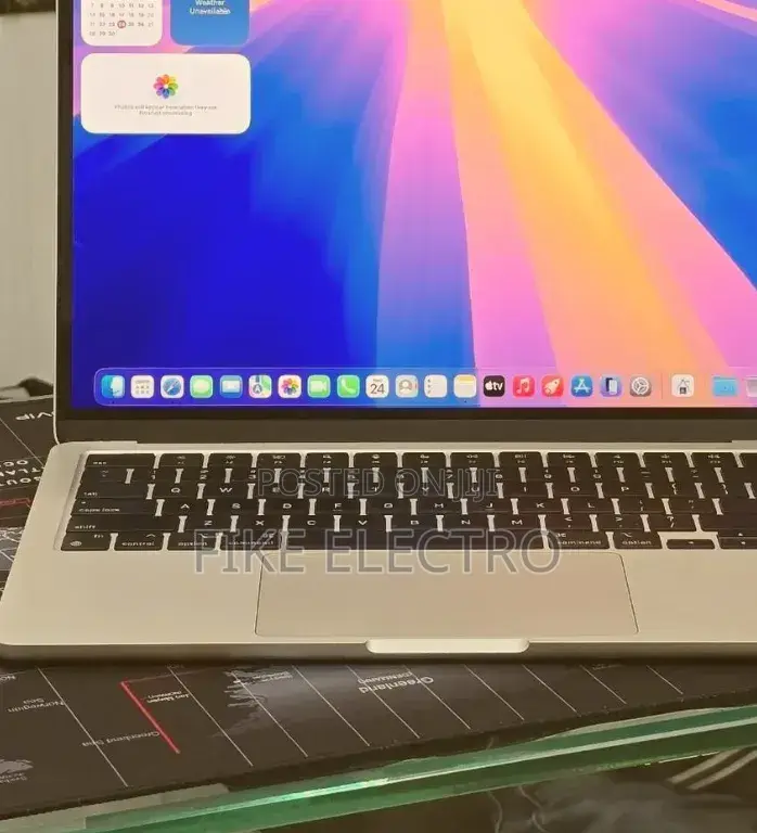 New Laptop Apple MacBook Air 2022 M2 16GB Apple M2 SSD 256GB