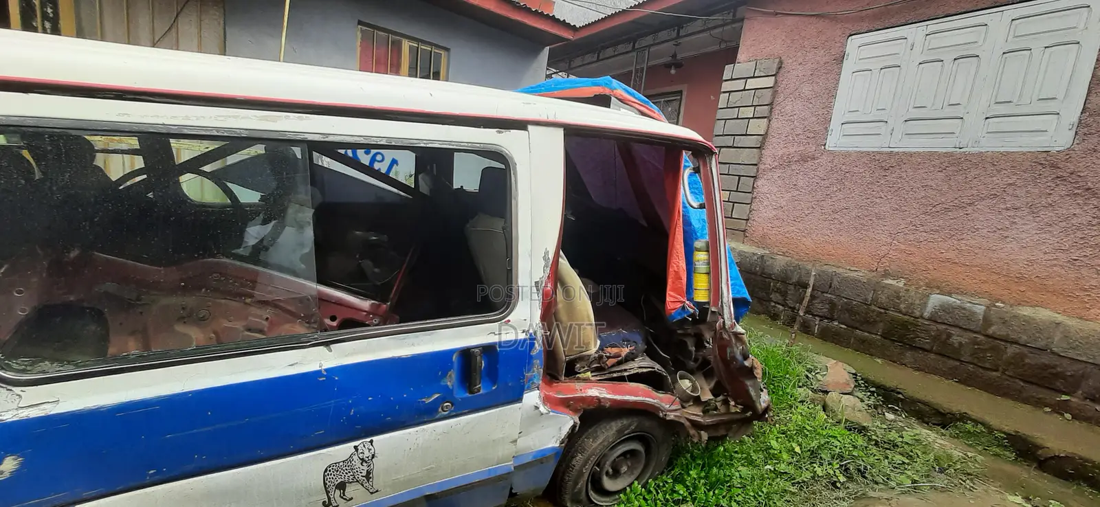 Toyota HiAce 1983 Blue