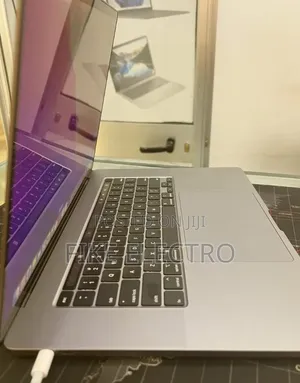 New Laptop Apple MacBook Pro 2019 32GB Intel Core i9 SSD 512GB