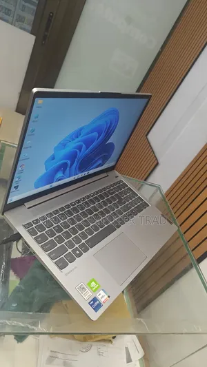 New Laptop Lenovo Ideapad 3 16GB Intel Core i7 SSD 512GB