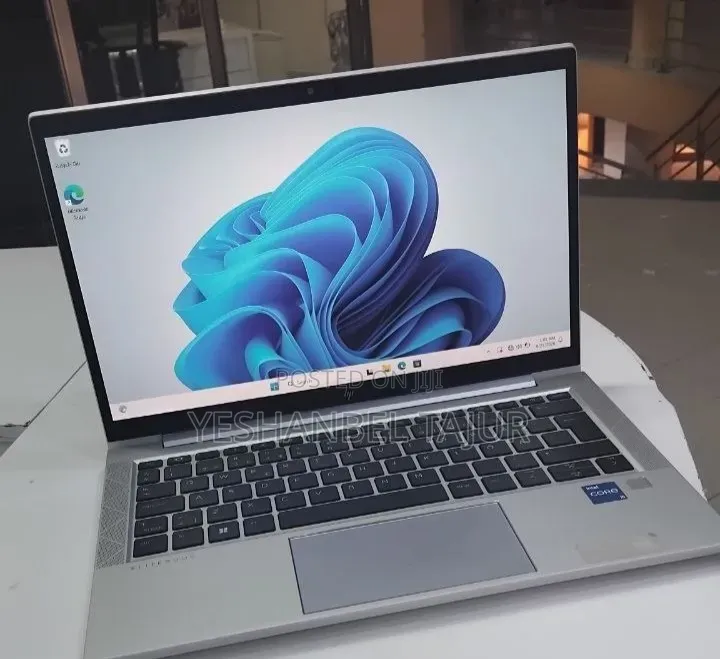 New Laptop HP EliteBook 830 G8 16GB Intel Core i5 SSD 512GB