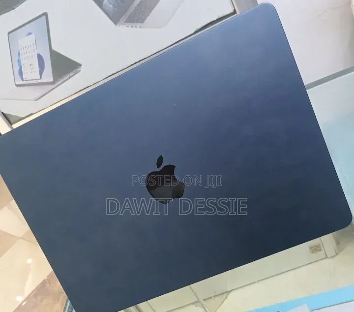 New Laptop Apple MacBook Air 2022 M2 16GB Apple M2 SSD 512GB