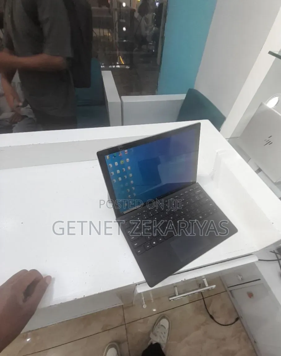 New Laptop Microsoft Surface Pro 8 8GB Intel Core i5 SSD 256GB
