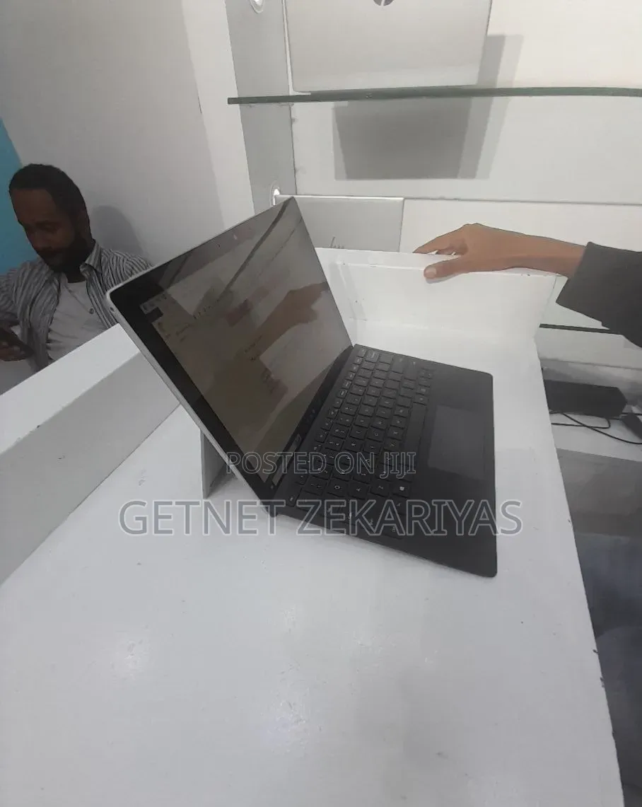 New Laptop Microsoft Surface Pro 8 8GB Intel Core i5 SSD 256GB