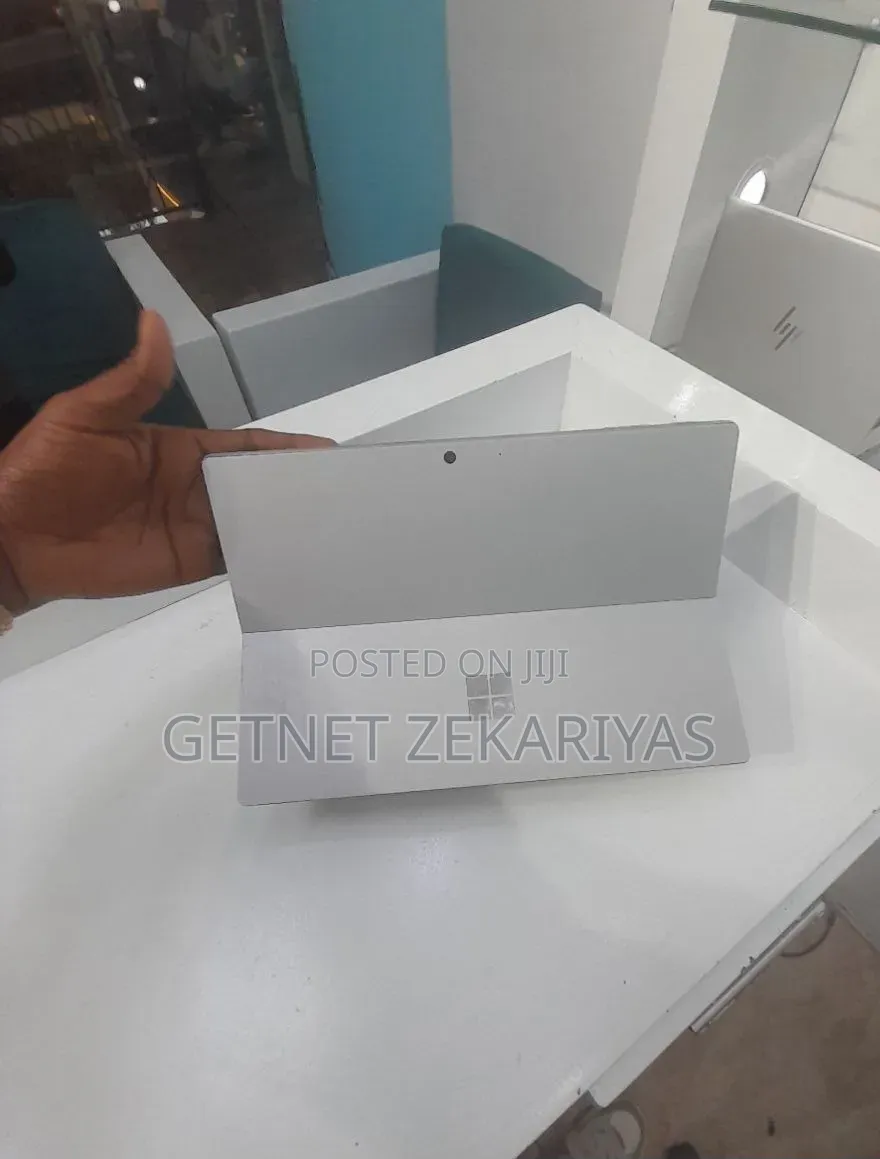 New Laptop Microsoft Surface Pro 8 8GB Intel Core i5 SSD 256GB