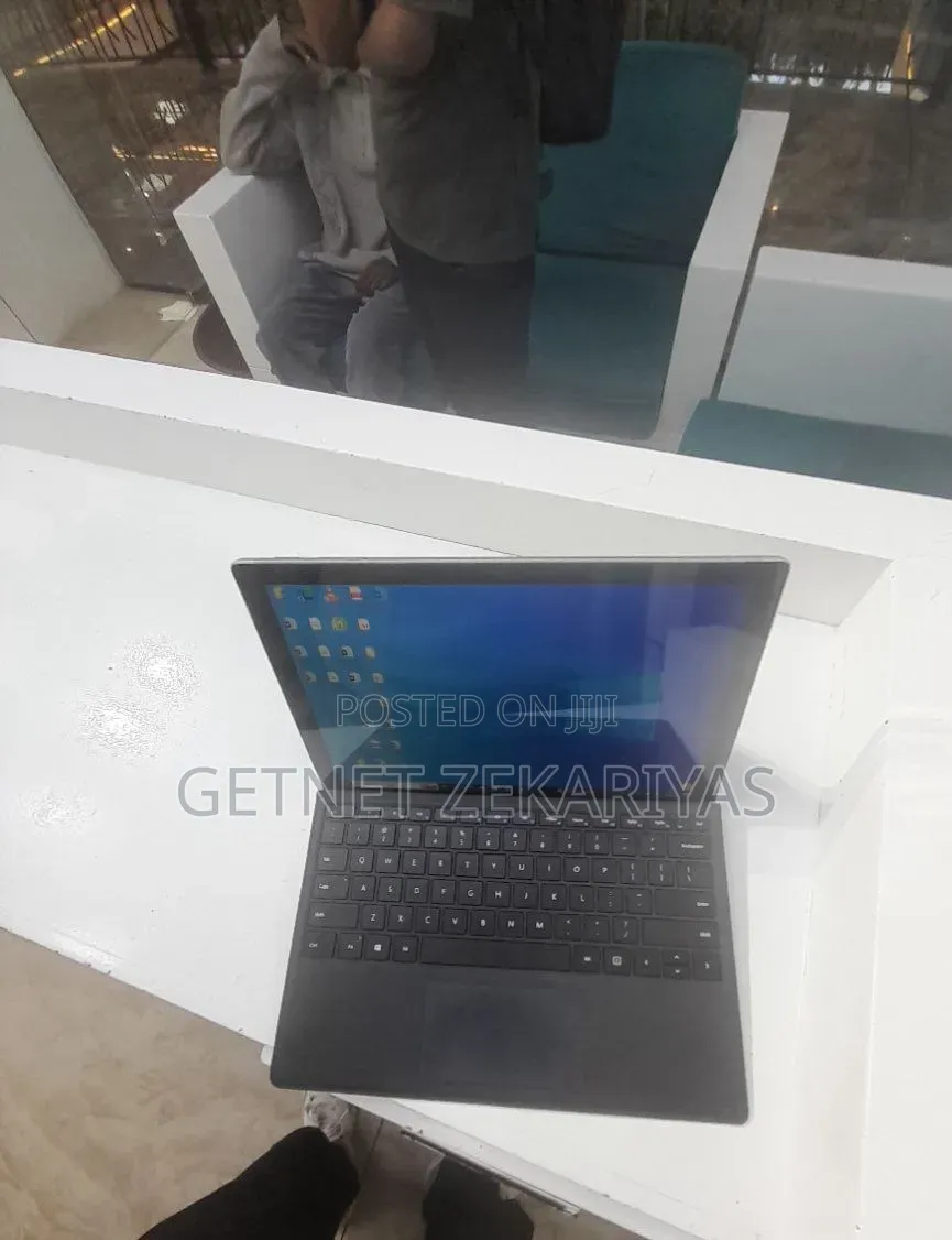 New Laptop Microsoft Surface Pro 8 8GB Intel Core i5 SSD 256GB