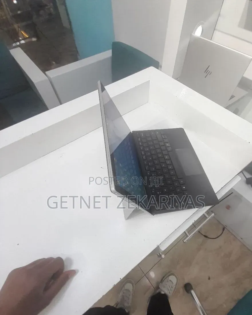 New Laptop Microsoft Surface Pro 8 8GB Intel Core i5 SSD 256GB