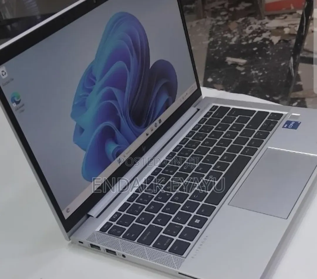 New Laptop HP EliteBook 830 G8 16GB Intel Core i5 SSD 512GB