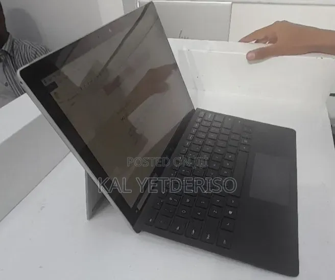 New Laptop Microsoft Surface Pro 9 8GB Intel Core i5 SSD 256GB