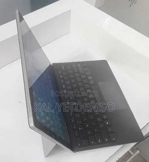 New Laptop Microsoft Surface Pro 9 8GB Intel Core i5 SSD 256GB