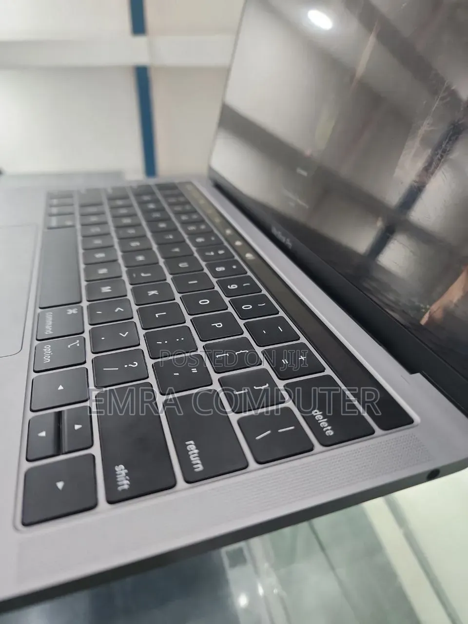 New Laptop Apple MacBook Pro 2019 8GB Intel Core i5 SSD 256GB
