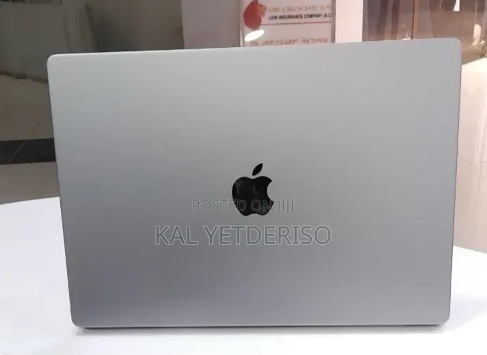 New Laptop Apple 32GB SSD 1T