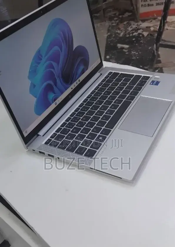 New Laptop HP EliteBook 830 G8 16GB Intel Core i5 SSD 512GB