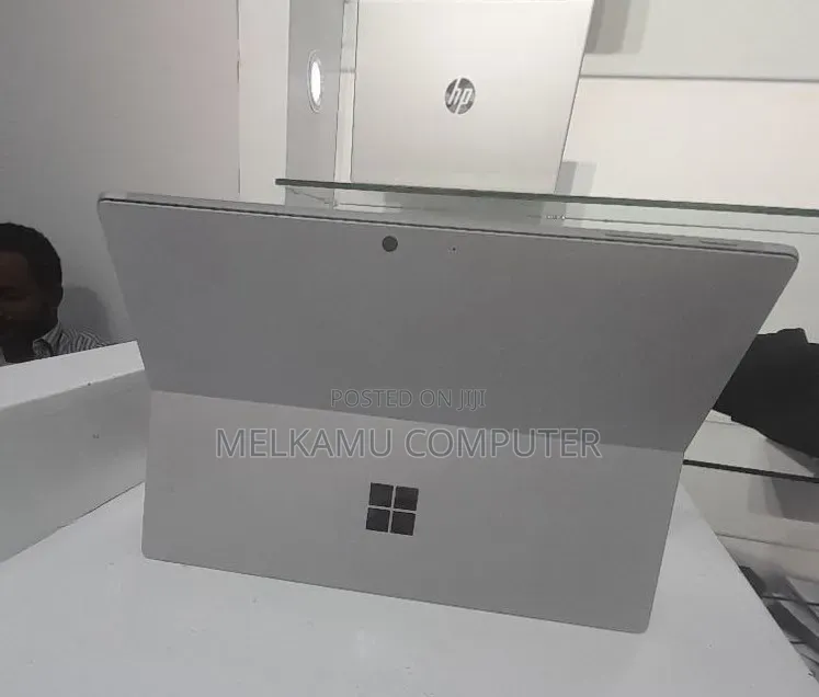 New Laptop Microsoft Surface Pro 8 8GB Intel Core i5 SSD 256GB