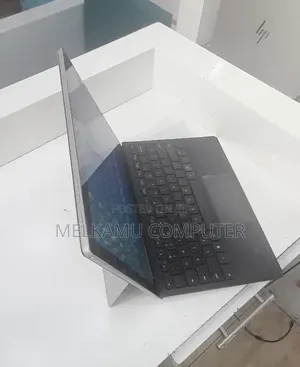 New Laptop Microsoft Surface Pro 8 8GB Intel Core i5 SSD 256GB