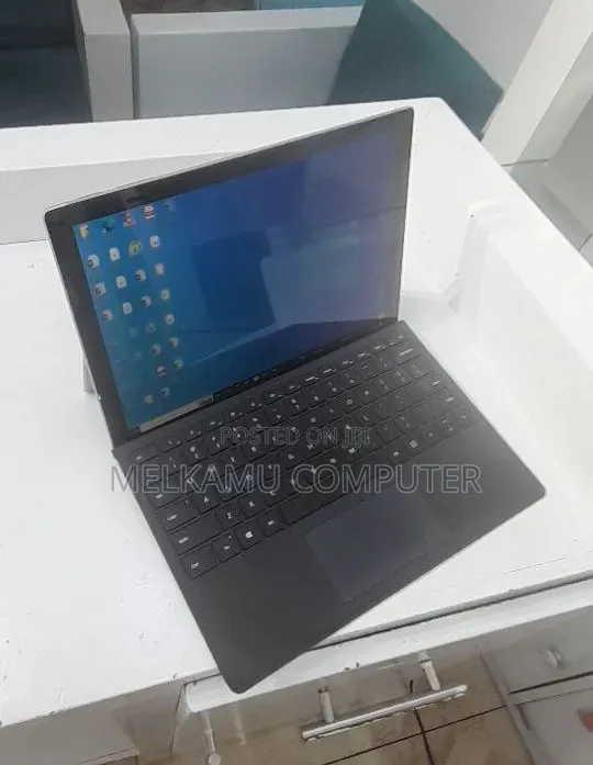 New Laptop Microsoft Surface Pro 8 8GB Intel Core i5 SSD 256GB