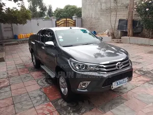 Toyota Hilux 2018 Gray