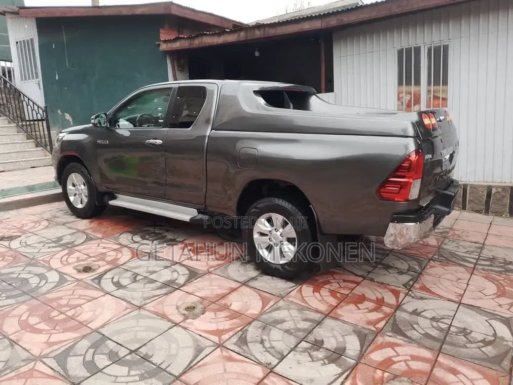 Toyota Hilux 2018 Gray