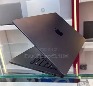 New Laptop Apple MacBook Pro 2023 M3 18GB Apple M3 Pro SSD 512GB