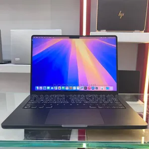 New Laptop Apple MacBook Pro 2023 M3 18GB Apple M3 Pro SSD 512GB