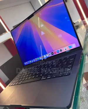 New Laptop Apple MacBook Pro 2023 M3 18GB Apple M3 Pro SSD 512GB