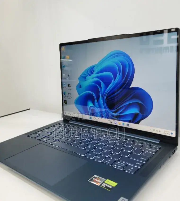 New Laptop Lenovo 16GB AMD Ryzen 7 SSD 512GB