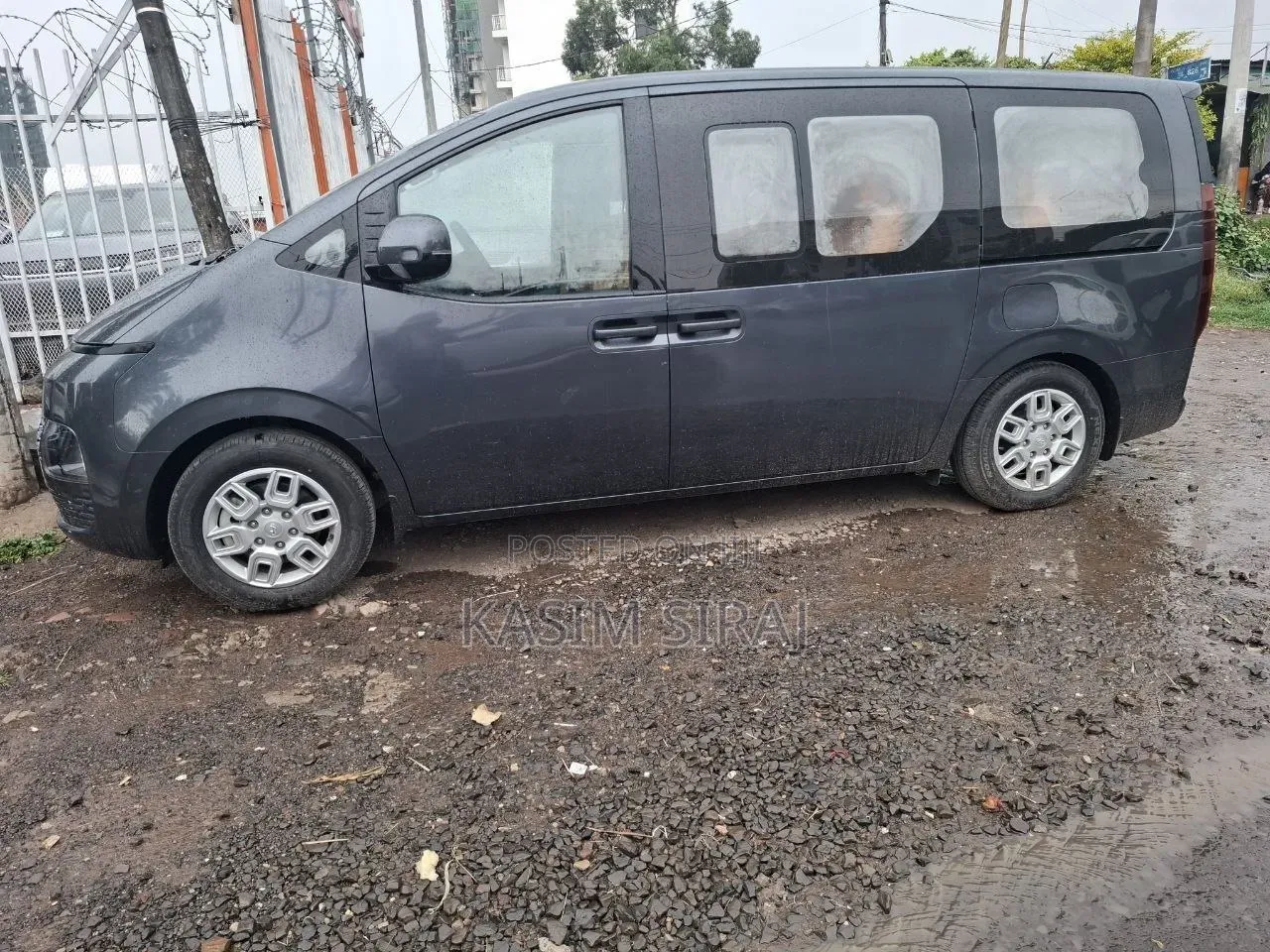 Hyundai Staria 2023 Gray