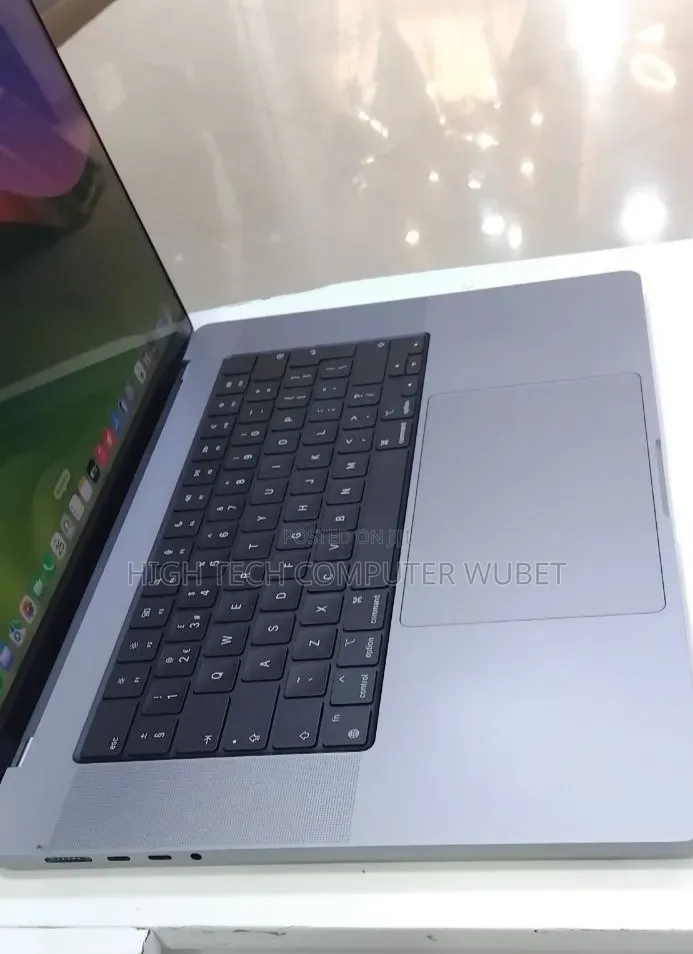 New Laptop Apple MacBook Pro 2025 M5 64GB Apple M5 Pro SSD 1T