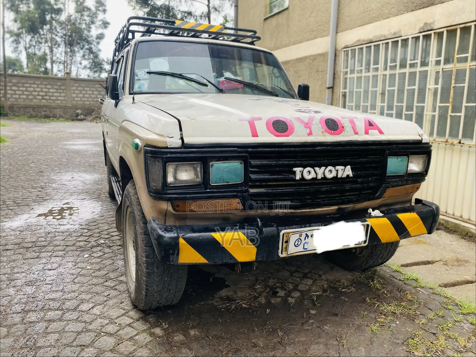 Toyota Land Cruiser 1989 White