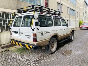 Toyota Land Cruiser 1989 White