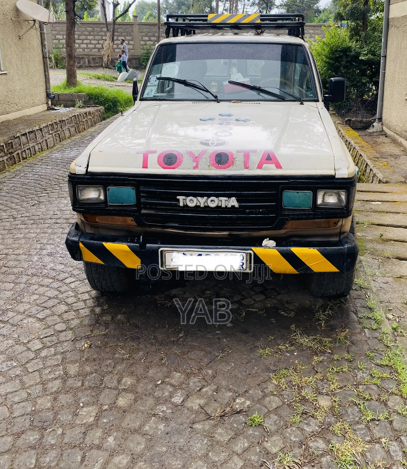 Toyota Land Cruiser 1989 White