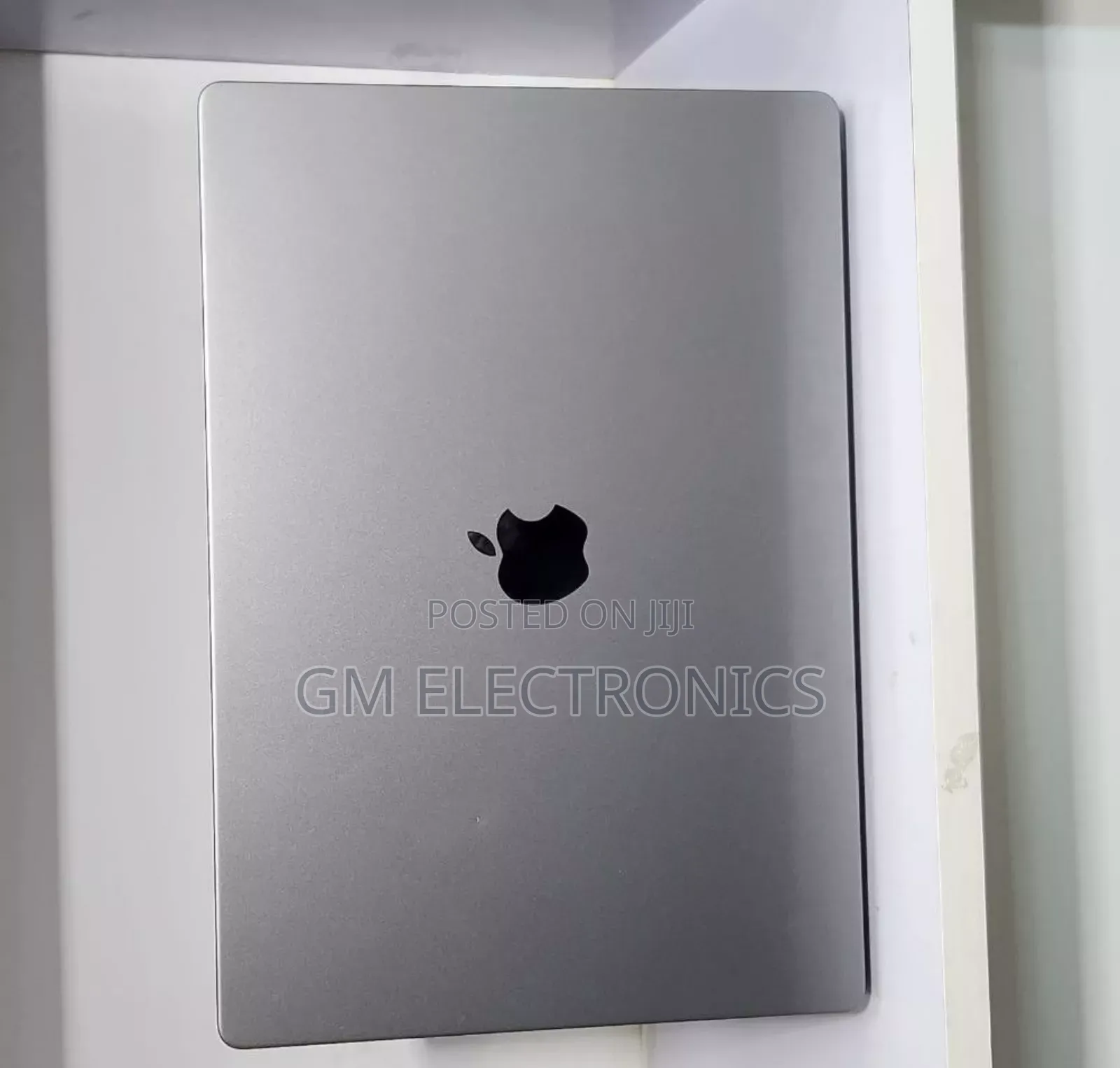 New Laptop Apple MacBook Pro 2020 M1 32GB Intel Core M3 SSD 256GB
