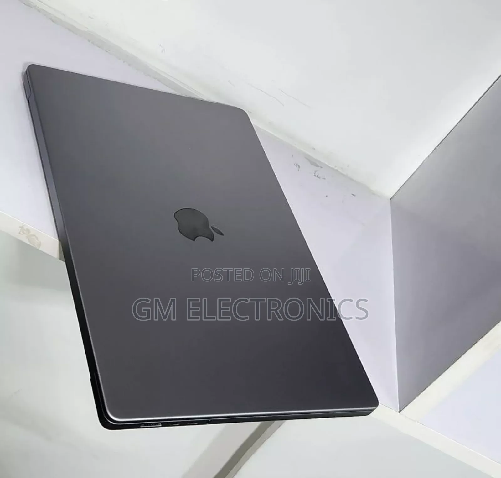 New Laptop Apple MacBook Pro 2020 M1 32GB Intel Core M3 SSD 256GB