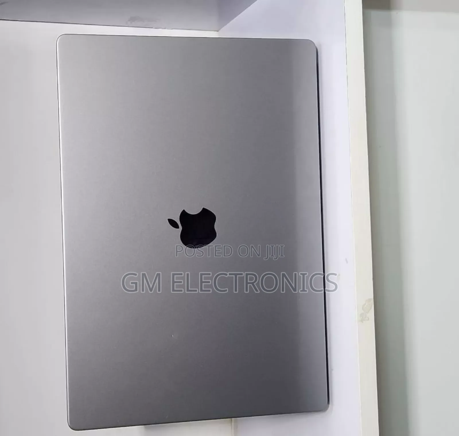 New Laptop Apple MacBook Pro 2020 M1 32GB Intel Core M3 SSD 256GB