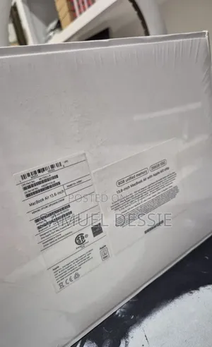 New Laptop Apple MacBook Air 2022 M2 8GB Apple M2 SSD 256GB