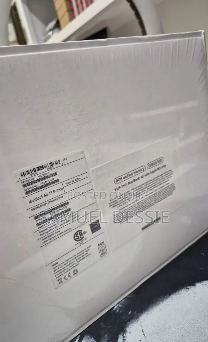 New Laptop Apple MacBook Air 2022 M2 8GB Apple M2 SSD 256GB
