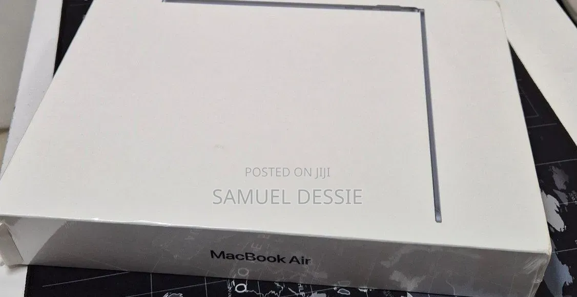 New Laptop Apple MacBook Air 2022 M2 8GB Apple M2 SSD 256GB