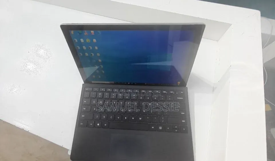 New Laptop Microsoft Surface Pro 8 8GB Intel Core i5 SSD 256GB