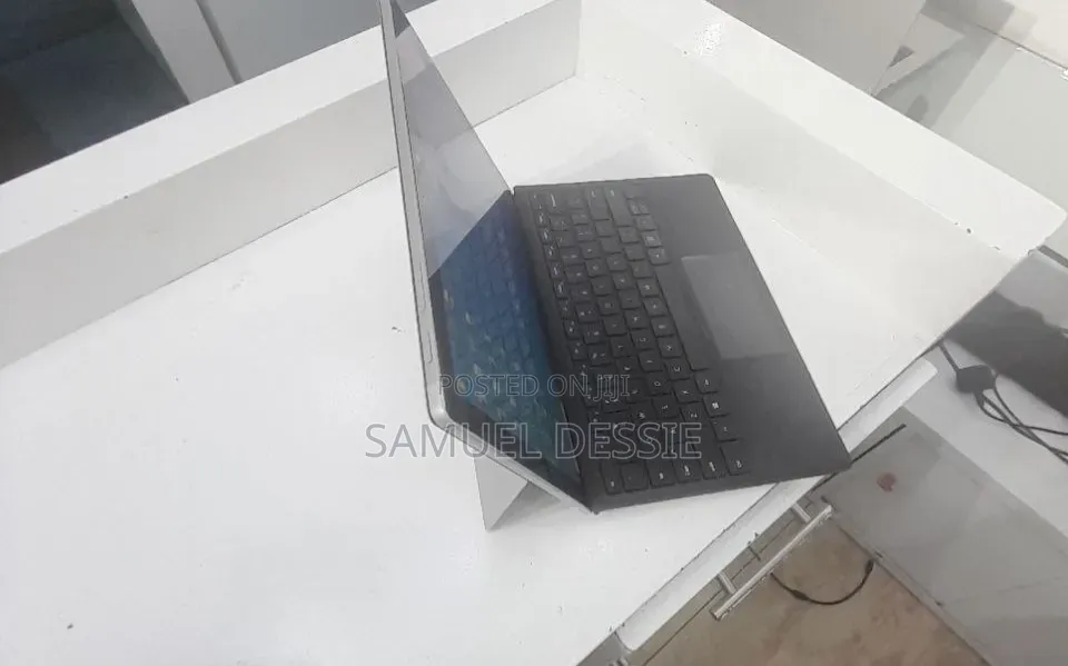 New Laptop Microsoft Surface Pro 8 8GB Intel Core i5 SSD 256GB