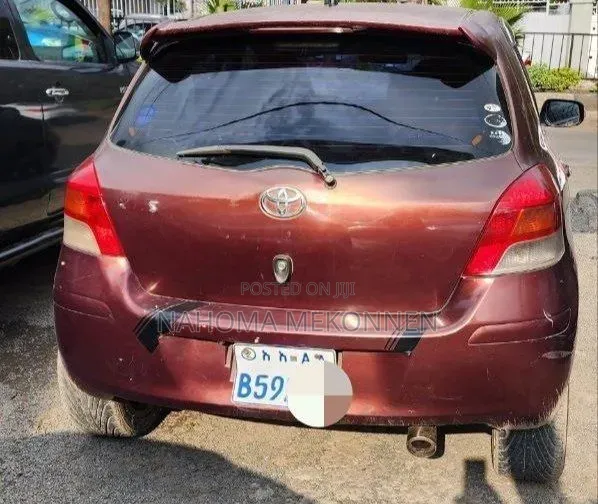 Toyota Yaris 2010 Red