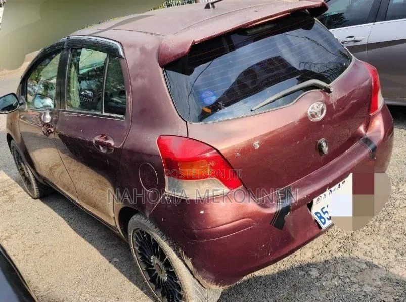 Toyota Yaris 2010 Red