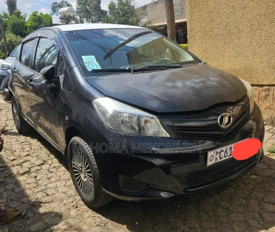 Toyota Yaris 2011 Black