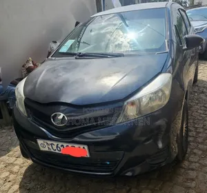 Toyota Yaris 2011 Black